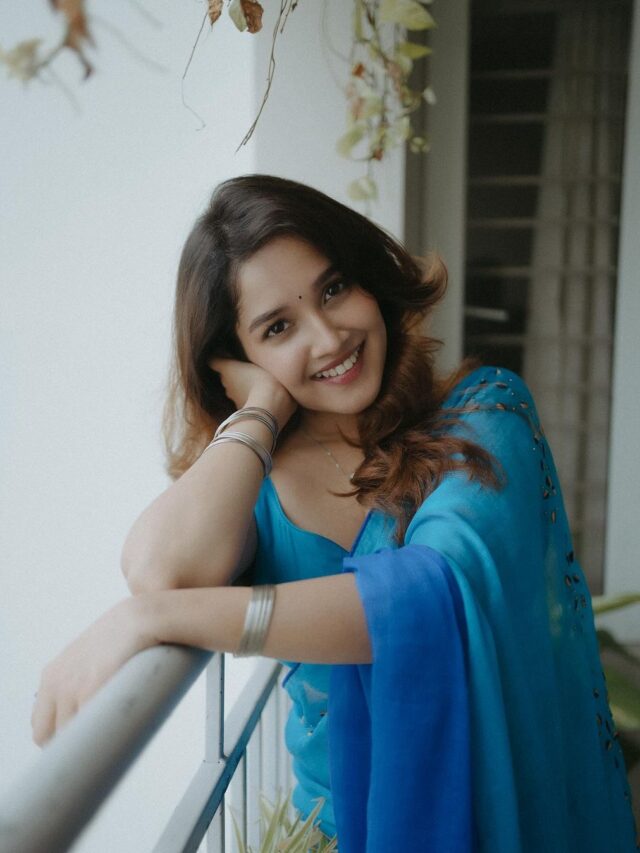 Anikha surendran Gorgeous Look