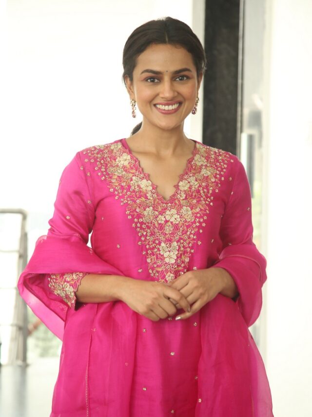 Shraddha Srinath at Daaku Maharaaj Success Press Meet