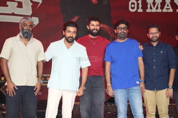 Photos : Retro Pre Release Event