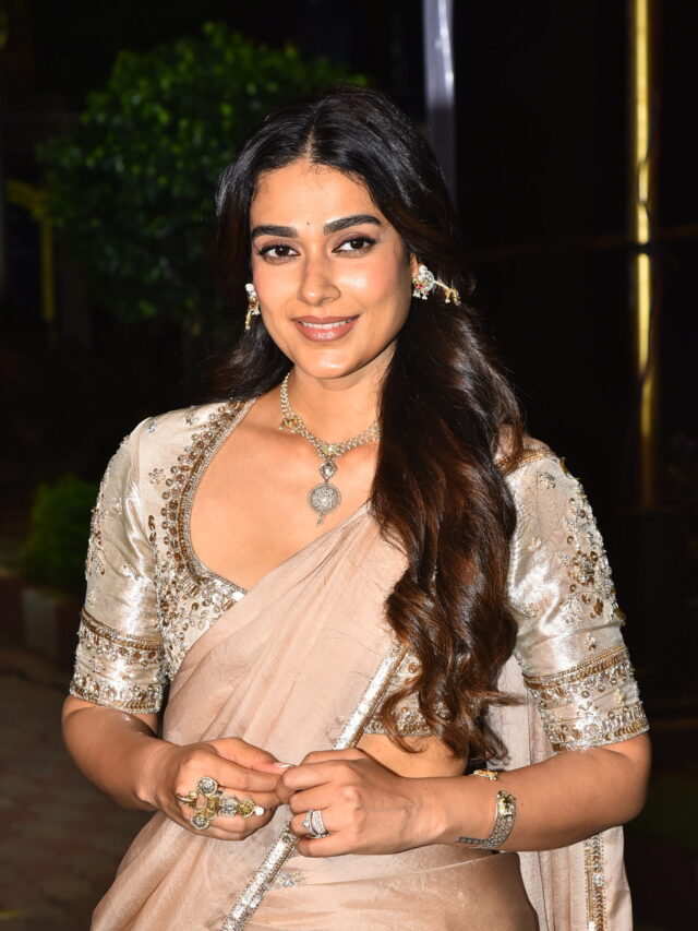 Aakanksha Singh In Shashtipoorthi Trailer Launch Event