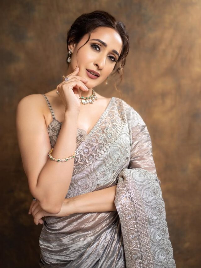 Pragya Jaiswal Gorgeous Look In Gaddar Awards
