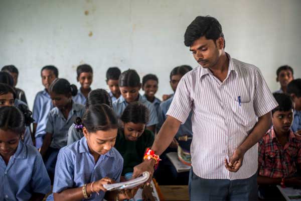 మంచి మార్కులకోసం పిల్లలను ఒత్తిడి చేయొద్దు!