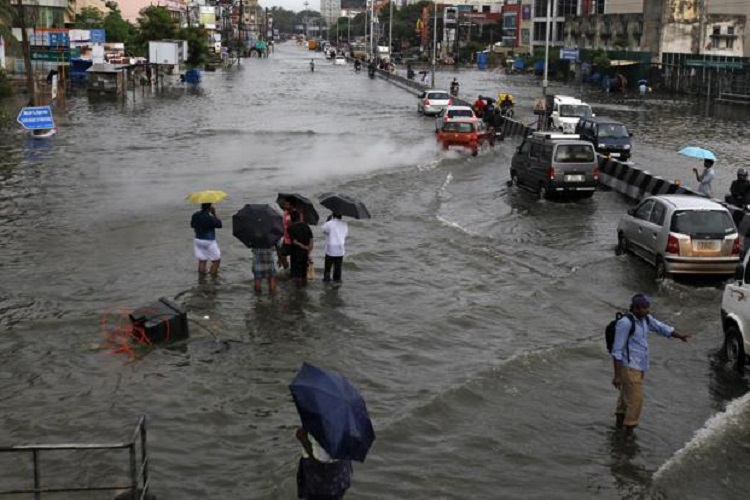 చెన్నైలో మళ్ళీ వర్షం: సహాయక చర్యలకు ఆటంకం