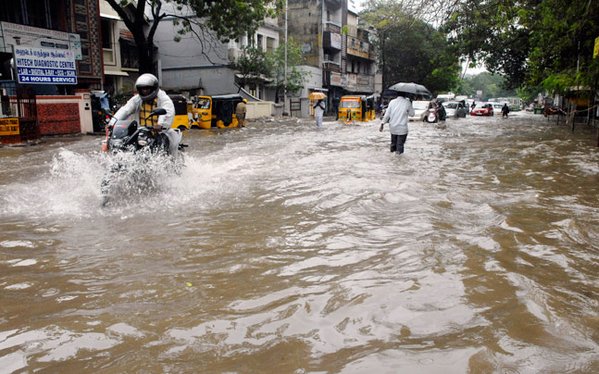 చెన్నైలో తెరపినిచ్చిన వర్షం: కొనసాగుతున్న ఇక్కట్లు