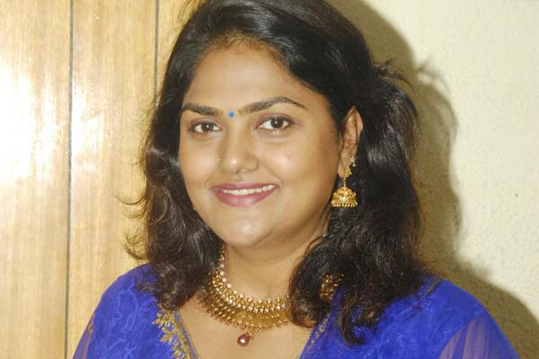 Sindhura Puvvu fame heroine nirosha back to telugu movies