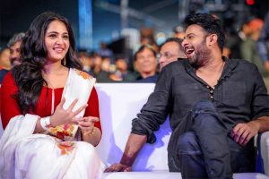 గాసిప్ రాయుళ్ల‌కు తేర‌గా దొరికేసిన ప్ర‌భాస్ – అనుష్క‌