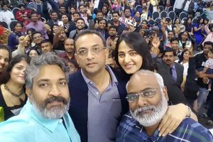 బాహుబలి.. రాజమౌళి స్వస్తి !!