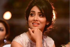 శ్రియ డేట్లు… డిస్కౌంట్ ఆఫర్లు!