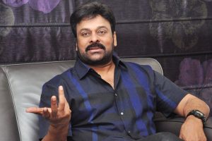 ప‌రుచూరి బ్ర‌ద‌ర్స్ పై చిరుకి న‌మ్మ‌కం లేదా?