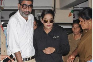 ముమైత్‌కున్న ధైర్యం ర‌వితేజ‌కు లేదా?