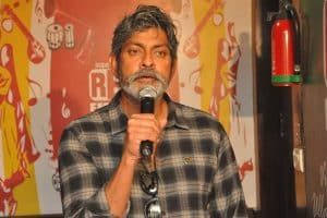 జ‌గ్గూభాయ్ కి అంత ఇంట్ర‌స్ట్ ఏమిటో???