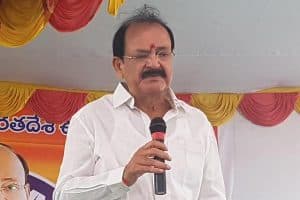 ద‌ర్శ‌కుల‌కు వెంక‌య్య‌నాయుడు క్లాస్‌