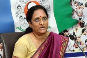 ఏపీ అబ్బాయిల్లో క్రూరత్వం పెరిగిపోయిందంటున్న వాసిరెడ్డి పద్మ..!