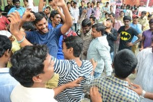 మాస్‌ హీరోలూ మేల్కోండి… మీ ఫ్యాన్స్ మీతో లేరిక‌!!