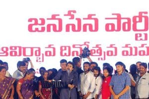 చిరంజీవి గైర్హాజరీ పవన్ కి గుర్తులేదేమో..!