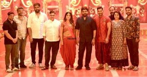 అల్లు అర్జున్ “నా పేరు సూర్య ” చిత్రం షూటింగ్ సెట్లో మెగాస్టార్ చిరంజీవి