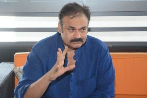 అభిమానులకు ఇంటింటికీ వెళ్లి చెప్పాలా?: నాగబాబు ఇంటర్వ్యూ