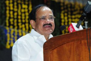 నోరుజారితే జారిపడరండి వెంకయ్య గారూ..! ఎదిగిపోతున్నారు..!