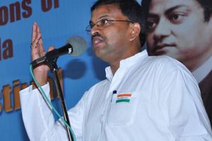 సీబీఐ మాజీ జేడీ రాజకీయ పార్టీ లేనట్లే..!