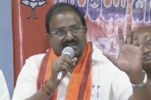 కేసీఆరే గుంట నక్క: సోము వీర్రాజు