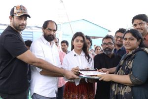 శ్రియ సిన్మా దర్శకురాలు టీఆర్‌ఎస్‌ లీడర్‌ కూతురు!