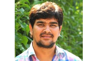డైలాగ్ రైటర్ గా మారిన డైరక్టర్