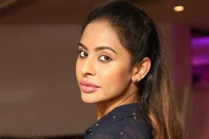 తెలంగాణలో జంతువుల మధ్య నేను బతకలేను: శ్రీరెడ్డి