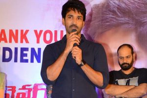పెన్నుతో కాదు.. పాప్‌కార్న్‌తో థియేట‌ర్ల‌కు రండి : ఆది పినిశెట్టి