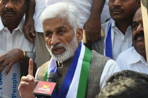 విశాఖ బంద్‌లో హడావుడి అంతా విజయసాయిరెడ్డిదే..!