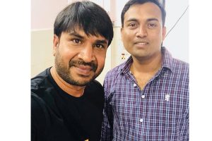 శ్రీ‌నివాస‌రెడ్డి పేరుతో టోపీ!