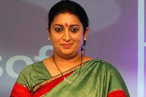 కుమార్తె ఇల్లీగల్‌ బార్‌పై ఆరోపణలు – రాహుల్‌పై స్మృతి ఇరానీ ఎదురుదాడి !