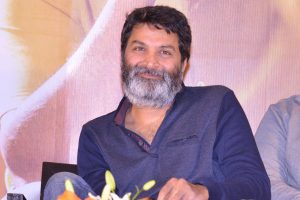 కో – డైరెక్ట‌ర్ రుణం తీర్చుకుంటున్న త్రివిక్ర‌మ్‌
