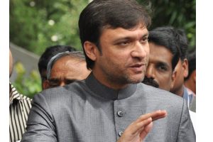 తెలంగాణ కుమారస్వామి అవుదామని అక్బరుద్దీన్ ఆశ పడుతున్నారా..?