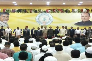మంత్రులుగా ఫరూక్, శ్రవణ్ ప్రమాణం..!  గవర్నర్‌తో చంద్రబాబు చర్చలు..!!