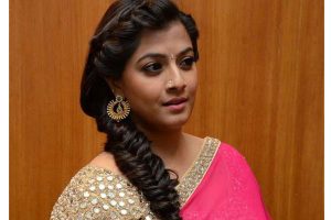 తమిళనాడు ప్రభుత్వాన్ని ఎద్దేవా చేసిన వరలక్ష్మి శరత్ కుమార్