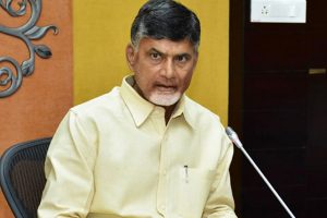 బాబు లాక్కున్న ఎమ్మెల్యేల ప్రస్తావన లేకుండా విలీనాలపై ఏబీఎన్ ఆర్కె నీతి వచనాలు