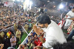 జగన్ కావాలో తను కావాలో తేల్చుకోమంటున్న పవన్..!