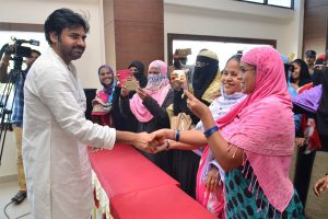 కులాల గురించి ప‌దేప‌దే ప్ర‌స్థావిస్తున్న‌దే ప‌వ‌న్ క‌దా..!
