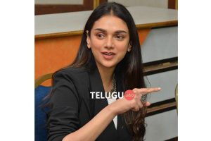 పెయిన్ కిల్ల‌ర్స్ తీసుకుని సెట్స్‌కి వ‌చ్చేదాన్ని – –  అదితి రావ్ హైద‌రితో ఇంట‌ర్వ్యూ
