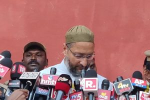 కేసీఆర్‌కు అవసరం రాదంటున్నారు కానీ.. మద్దతిస్తారో లేదో చెప్పని అసదుద్దీన్..‍‍!!