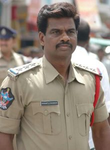 జేసీపై మీసం తిప్పిన ఆ సీఐకి ఎంపీ టిక్కెట్ ఇస్తున్న జగన్..!