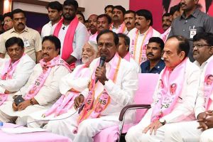 కేసీఆర్ కాన్ఫిడెన్స్ జాతీయ స్థాయికి వెళ్లిపోయిందేంటి..?