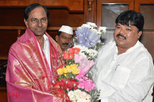 గవర్నర్ కోటా ఎమ్మెల్సీపై అనర్హతా వేటు ఎలా వేస్తారు : రాములు నాయక్