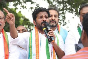 రేవంత్ విషయంలో ఈసీ, పోలీసులపై మచ్చ పడినట్లే..! హైకోర్టు ముందు నీళ్లు నమిలిన పోలీసులు..!!