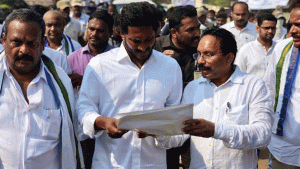 వైసీపీ నేతలకు జగన్ పీఏ బెదిరింపులు..!  కేసుల దాకా వెళ్లాయా..?