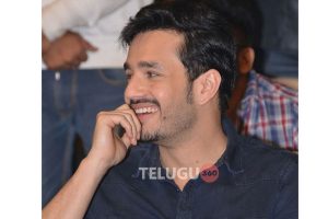 అఖిల్ తో స్టెప్పు వేసిన త‌మ‌న్‌