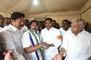 కాల్ మనీ నిందితుడు వైసీపీలో చేరగానే బీసీ ఉద్యమకారుడయ్యాడా..?