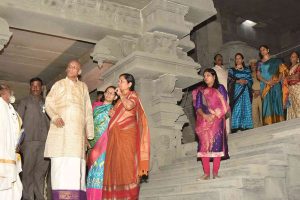 ఎక్కడైనా సరే కానీ గుళ్లో మాత్రం కాదు..! యాదాద్రి అర్చకులకు గవర్నర్ వార్నింగ్..!