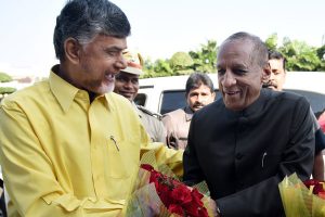 గవర్నర్‌ ఏపీ అధికారపక్షానికి బాగా సహకరించారంటున్న కోడెల..!