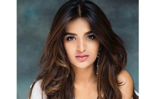 హీరోయిన్ కి ప‌బ్లిసిటీ పిచ్చి